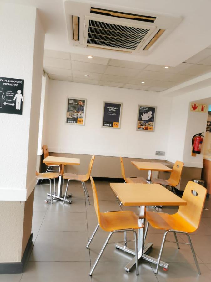 Ecomotel Grayston Previously Known As Sun1 Wynberg Йоханесбург Екстериор снимка